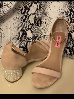 Betsy Johnson pearl heeled low heel dress sandals